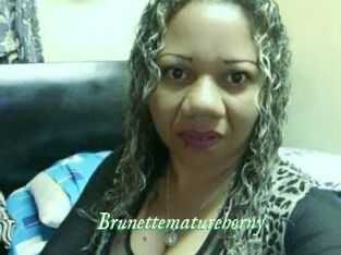 Brunettematurehorny