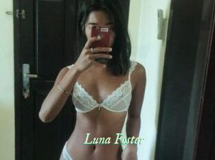 Luna_Foster