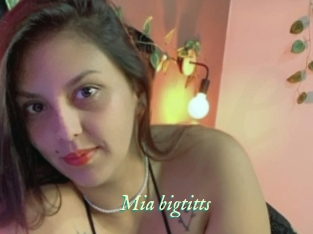 Mia_bigtitts