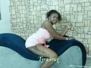 Tyra_kruz